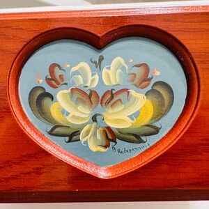SOLD Norwegian Rosemaling Jewelry Box Signed w/Green Felt Lining 5.5”x4”x2”